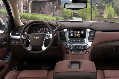 2016 Chevrolet Suburban Pictures - 22 Photos | Edmunds