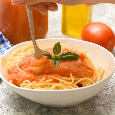 Roma Tomato Sauce Recipe - Easy Made With Fresh Tomatoes! [Video] | Recipe [Video] | Tomato ...