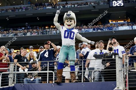 Dallas Cowboys Mascot Rowdy Poses Photo Editorial Stock Photo - Stock ...