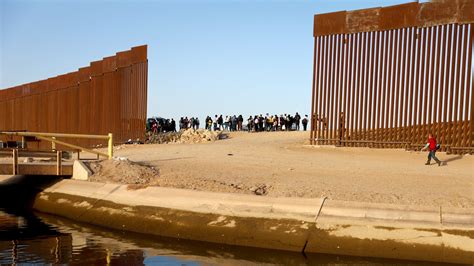 Arizona Bucks Biden Admin, Begins Filling In Huge Border Wall Gap On ...