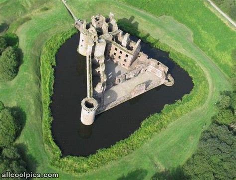 Cool Castle Moat - Cool Pictures