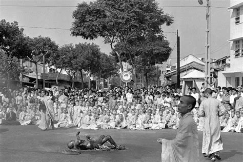 Malcolm Browne: The Story Behind the Iconic Burning Monk | Time