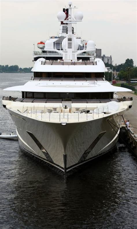 Roman abramovich yacht. editorial stock image. Image of mega - 15372299