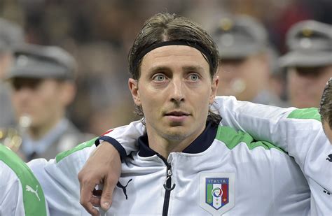 Former Fiorentina & AC Milan captain Riccardo Montolivo retires at age of 34