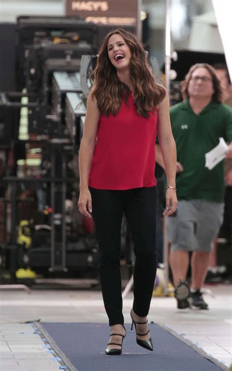 Jennifer Garner: Filming a Capital One Commercial -01 – GotCeleb