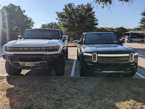 R1T vs Hummer EV side by side comparison look | Rivian Forum - R1T R1S ...