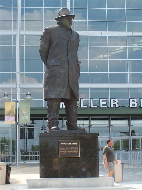 Curly Lambeau Statue