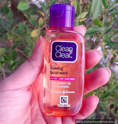 Review - Clean & Clear Foaming Facial Wash for Oily Skin - IBH