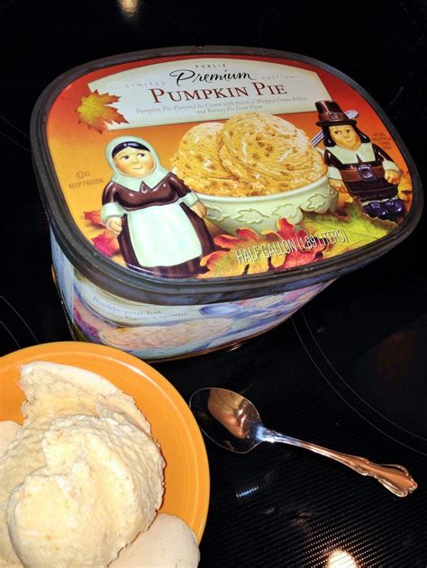 Publix Pumpkin Pie ice cream - love the Publix pilgrims on the carton ...