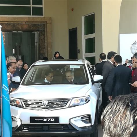 Malaysian car manufacture PROTON delivers X70 to Pakistan government