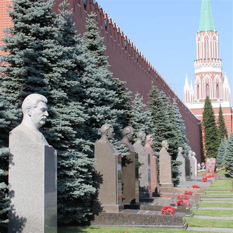 Kremlin Wall Necropolis (Moscow) - All You Need to Know BEFORE You Go