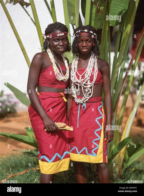 Mandinka dance hi-res stock photography and images - Alamy