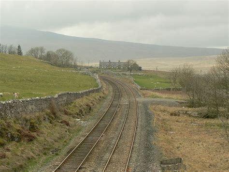 Settle and Carlisle Railway © Rich Tea cc-by-sa/2.0 :: Geograph Britain and Ireland