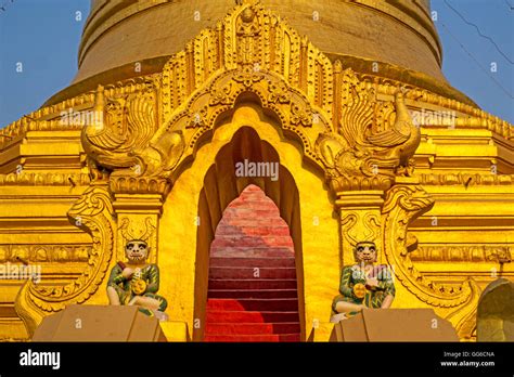 Kuthodaw Pagoda, Mandalay, Myanmar Stock Photo - Alamy