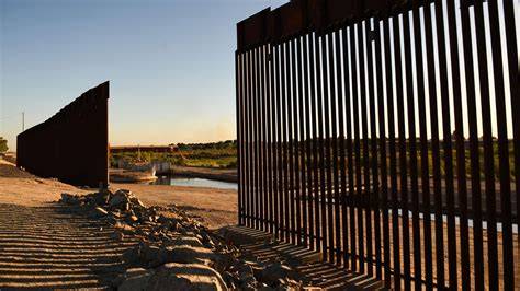 US to fill gaps in Trump-funded border wall at open area near Yuma ...