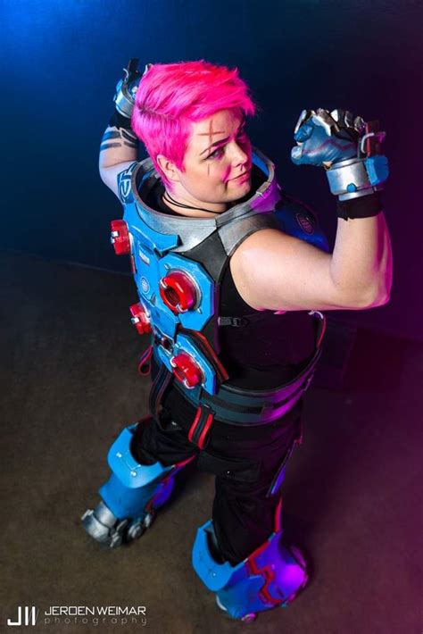 Flexing It Up - Zarya Cosplay | Overwatch Amino