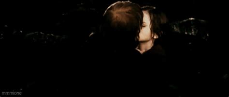 Ron & Hermione kiss - Harry Potter Fan Art (23737327) - Fanpop