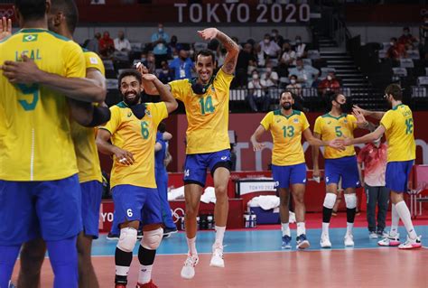 Olympics-Volleyball-Brazil set up tasty quarter-final clash with hosts ...