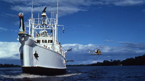 Calypso de Jacques Cousteau começa refit - Boat Shopping