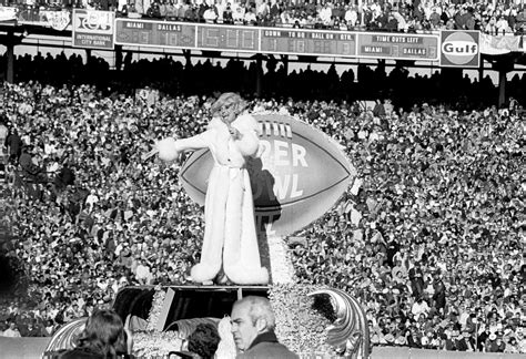 10 Memorable Moments from Super Bowl Halftime Shows