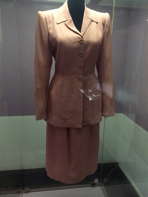 Traje de Eva Perón. Museo Evita. http://www.museoevita.org.ar/ | Fashion, Vintage suits, Vintage ...