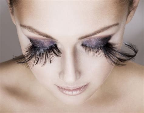 Like a bird | Feather eyelashes, Lashes, False eyelashes