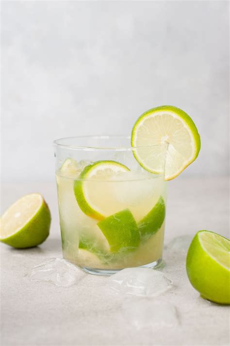 How to make Caipirinha (classic recipe + 4 fruit variations!)