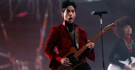 The Best Prince Guitar Solos Of All Time, Ranked By Fans