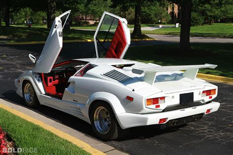 LAMBORGHINI COUNTACH - Review and photos