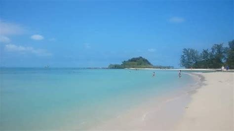 Belle journée ensoleillée. Très belle plage avec plusieurs bons restaurants. - Photo de Choeng ...