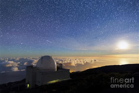 Iridium Satellite Flare Over Isaac Newton Telescope Photograph by Miguel Claro/science Photo ...