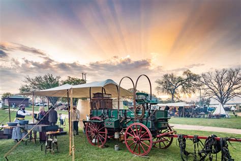 Eat Like a Cowboy at These 4 Chuckwagon Experiences