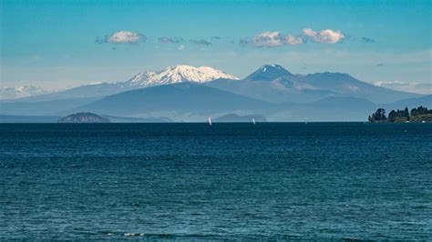 Taupo volcano: Earthquake activity in New Zealand landmark sparks raised alert level | 7NEWS