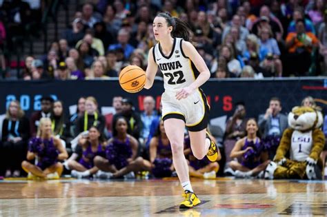 Caitlin Clark on fifth-year decision to stay at Iowa or go to WNBA: ‘I ...