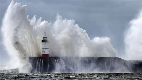 Storm Ciaran weather updates — Met Office issues weekend warning as ...