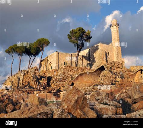 Nabi Samuel - Tomb of the Prophet Samuel, near Jerusalem in Judea Desert, Israel Stock Photo - Alamy