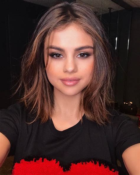 STUNNING Selena Gomez selfie - Celeblr