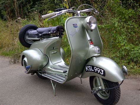 Gambar Wallpaper Vespa Klasik