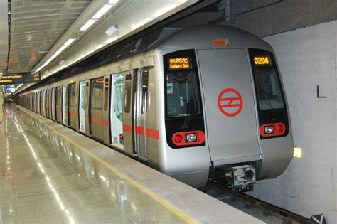 Delhi Metro Holi Timings 2023: Metro services to begin at 2:30 pm, DMRC ...