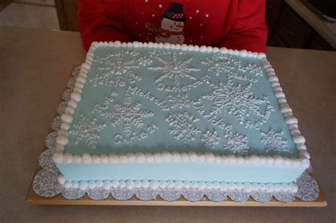 Snowflake January Birthday Cake | January birthday party ideas, January birthday, Cake