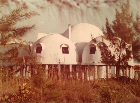 Photo 5 of 12 in Discover Florida’s Mysterious Dome Home Before It Sinks Into the Sea - Dwell