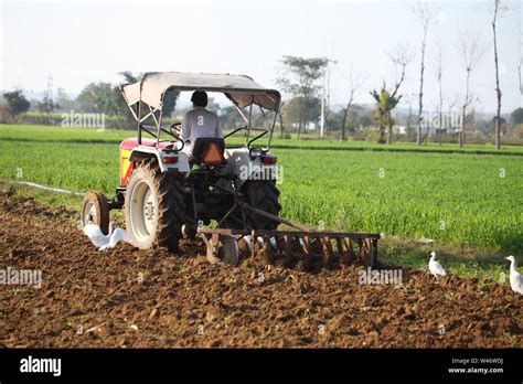 Tractor ploughing field india hi-res stock photography and images - Alamy