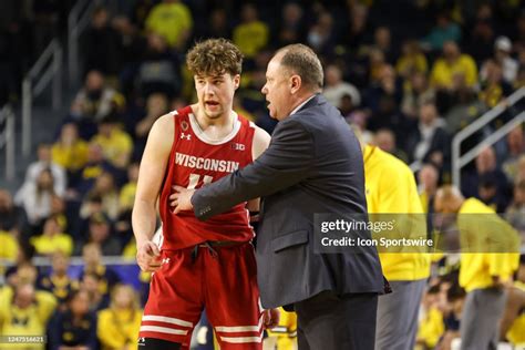 Wisconsin Badgers head coach Greg Gard talks to Wisconsin Badgers ...