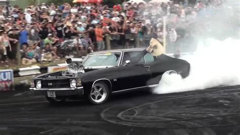 Chevelle ss supercharged burnout - YouTube