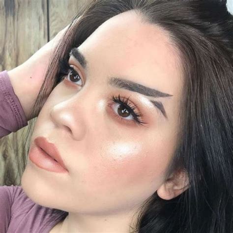 'Fishtail brows' are the latest wacky beauty trend to sweep Instagram - ABC News