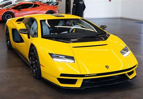 Lamborghini Houston welcomes a yellow Countach LPI800-4 - The Supercar Blog