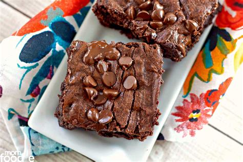 Chocolate Chip Brownies Recipe - Mom Foodie