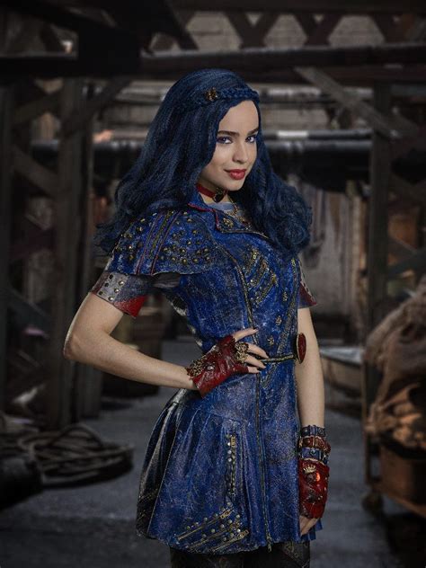 Sofia Carson as Evie | Evie descendants, Sofia carson, Descendants costumes