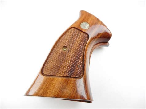 SMITH & WESSON 586/686 WOOD GRIPS