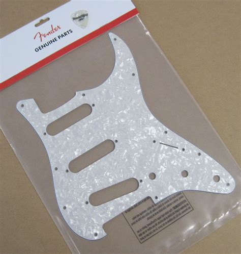 Fender Standard Stratocaster pickguard WHITE PEARL 0992140000